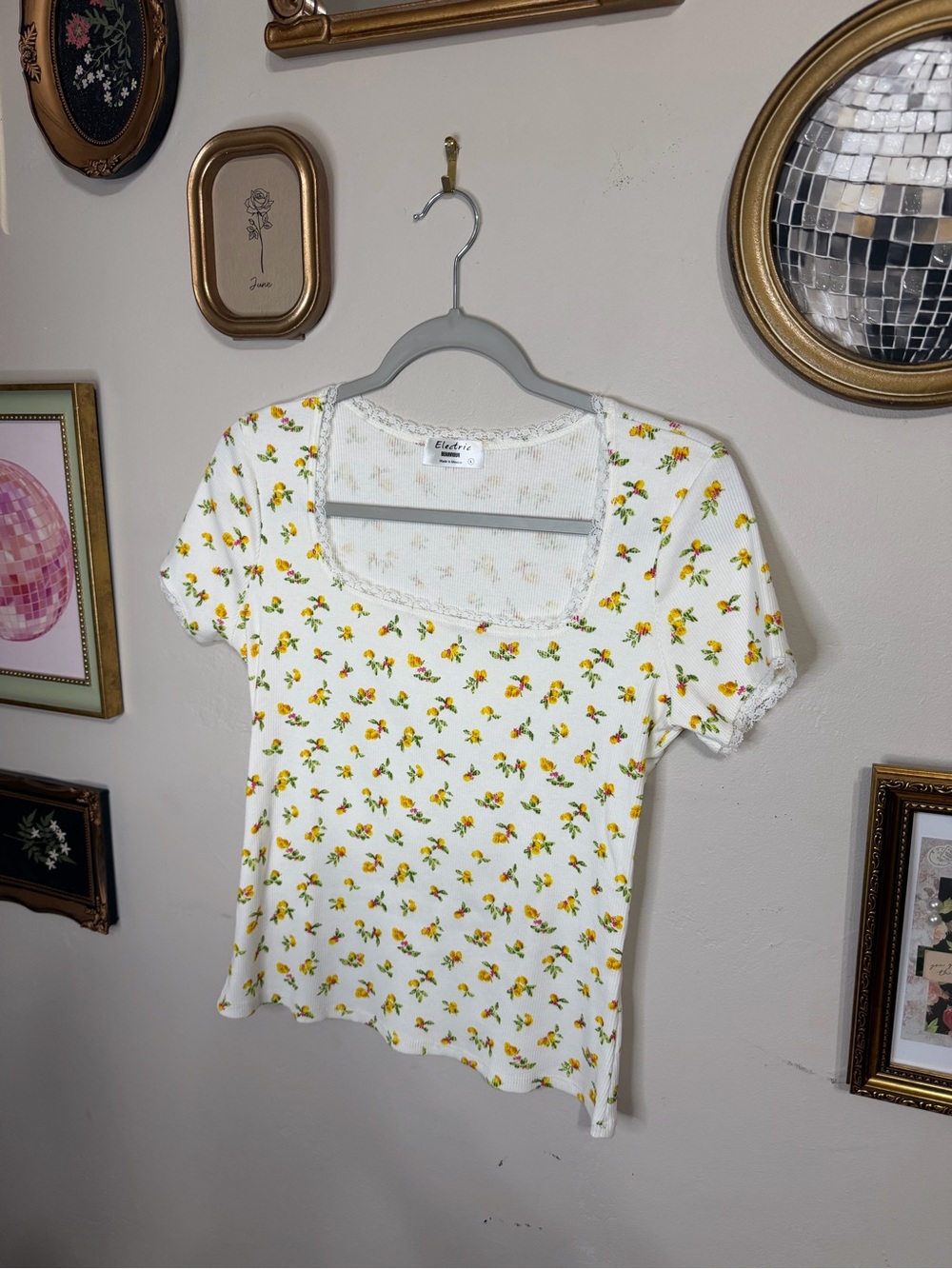 Electric Family White Short-Sleeve Lemon Square-Neck Tee